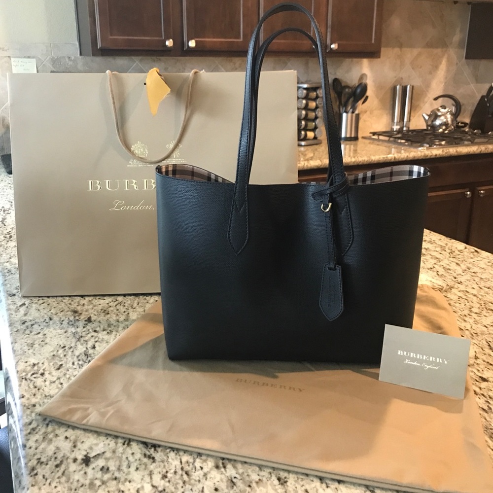 Burberry LL Medium Reversible Tote